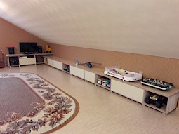 Шкаф в мансарду на заказ